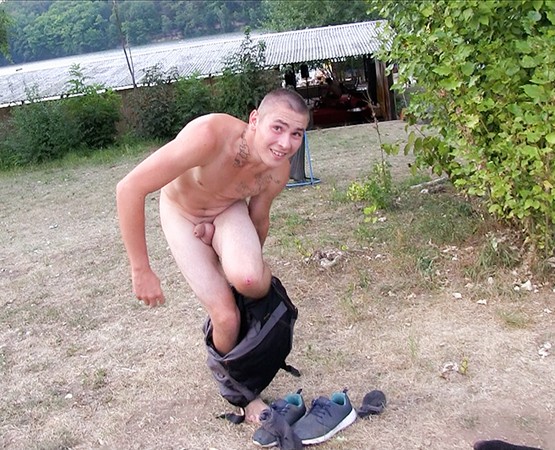 Czech Hunter: Enzo Phones His Mate For A Raw Threesome